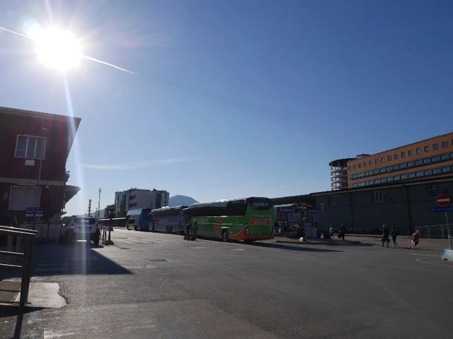 バスターミナル。唯一撮った１枚。一見なんでもなさそうに見えるけど、そんなことはない