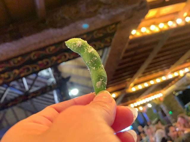 ２軒目で枝豆。久々の枝豆うれしい！　エダメメって言っちゃダメだよ