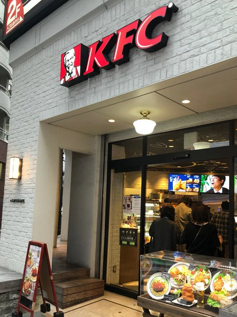 【ケンタッキー・フライド・チキン】飲み放題（９０分）１６００円。 ビールだけで４種類。チキンに合うカーネルハイなどとにかく飲み放題メニューのラインナップが豊富