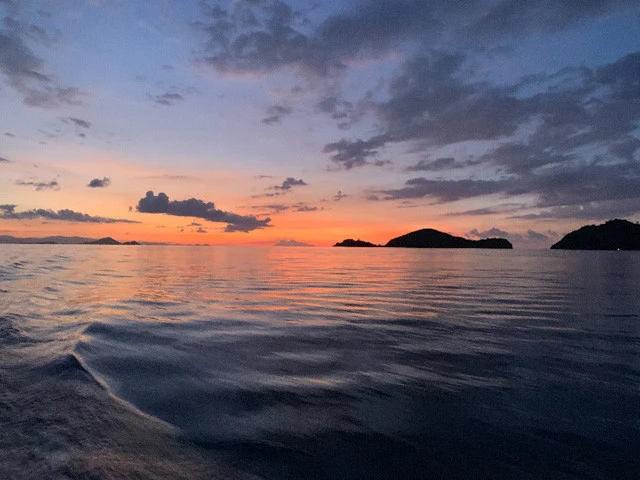 船の上からロマンチックなサンセット