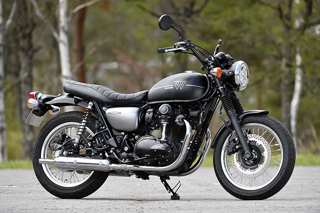 【第5位】カワサキ W800 STREET 価格:101万2000円 伝統のブランド、その進化形はトラディショナルなスタイルのなかに洗練されたパーツ群が姿を現す。サウンドも再現
