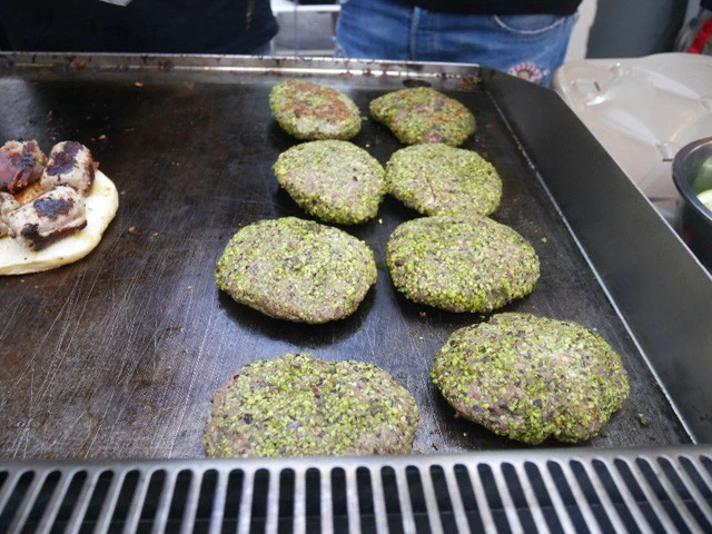 パテにはピスタチオがまぶしてある