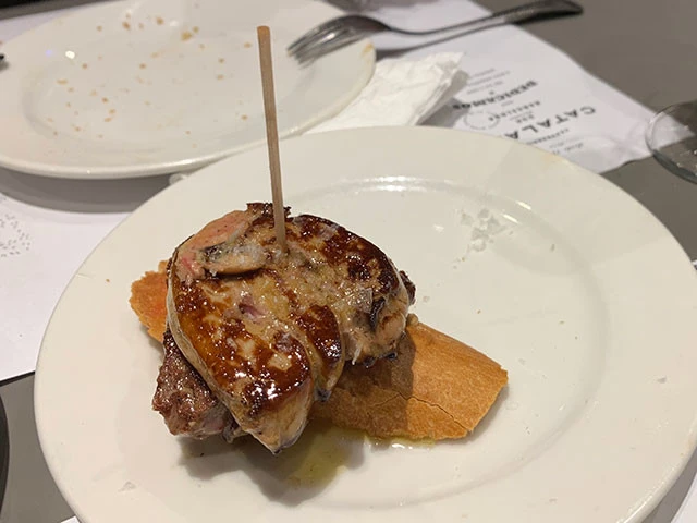 ゴンジーはサンドウィッチとフォアグラと仔牛ヒレ肉もいってた