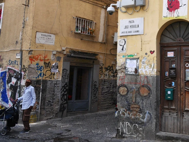 落書きであふれるスパッカナポリ
