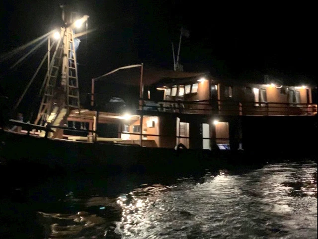 私たちが乗っていた船。帰るよ、さようなり～