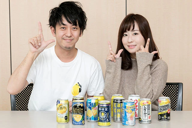 レモンサワー専門家のレモンザムライさん(左)とお酒大好きグラドルの水樹たまちゃんが、本当においしいレモンサワーを探します!