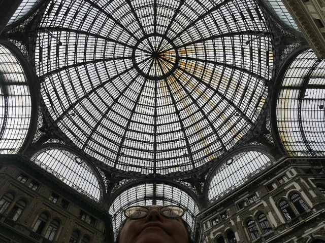 旅人マリーシャの世界一周紀行：第２１４回「シェアはご法度？ "マルゲリータ"発祥の地、ナポリで知る正しいピザの食べ方」