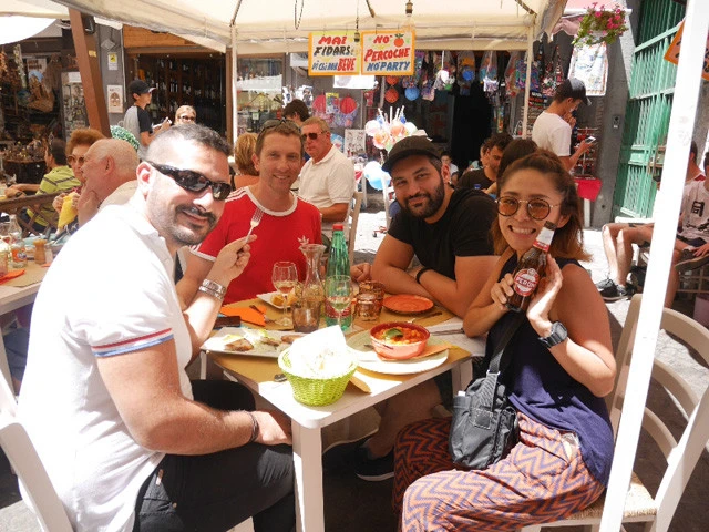 ナポリでできた友達はなんとポリツィア(警察)! 手前がシルヴィオ