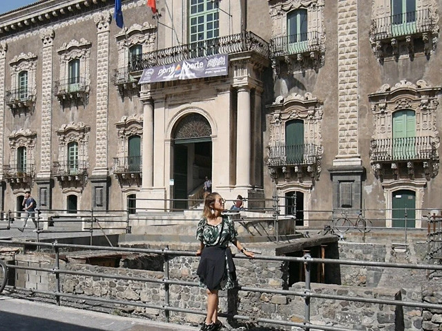 旅人マリーシャの世界一周紀行:第218回「シチリア島カターニアの名物・カヴァッロを食べて『イイイイ~!』」