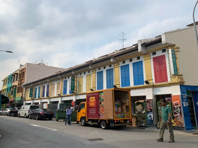 インド人街もカラフルだが観光客はおらず静か