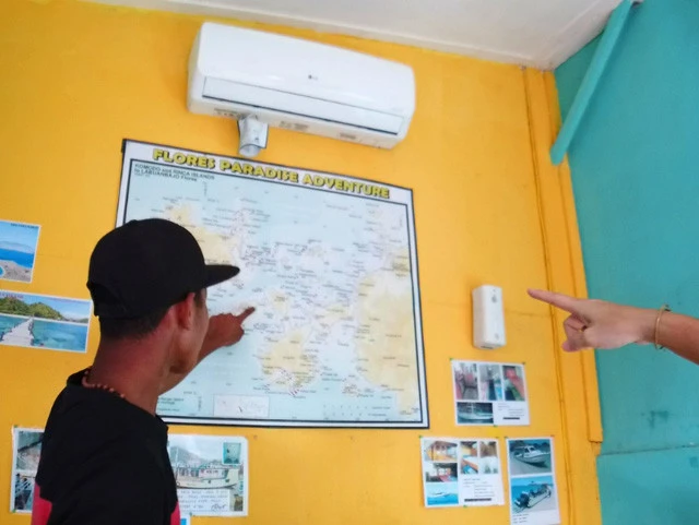 ツアーデスク。Rのサウンドが強い英語で説明してくれる