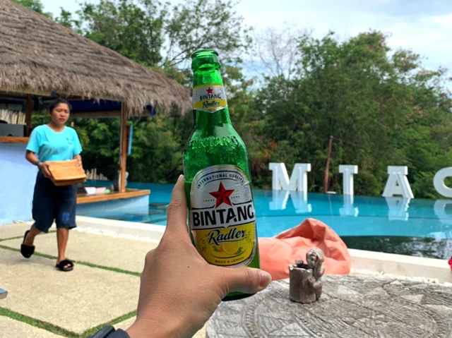 1泊千円代の安宿だけどインフィニティプール付き!