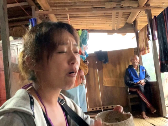 オエッ! ニガッ! 全然良さがわからず、口の中が赤く染まるほどかみ砕けませんでした......