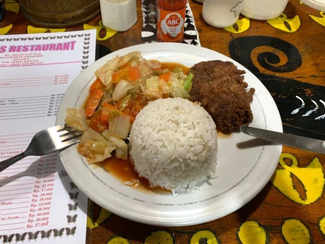 ちょっと揚げすぎた感じのポークカツレツ