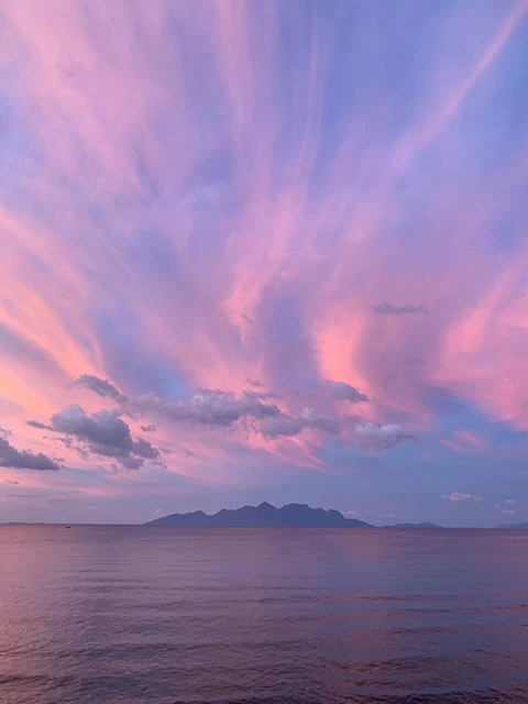 マウメレのサンセットは世界で見た中でも美しく、水色からオレンジのグラデーションやピンクに変化していく空が印象的だった