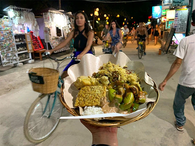 ナイトマーケットで買ったナシ・チャンプル