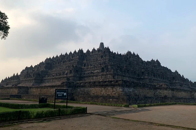 全景。高さはもともと42mあったが、現在は破損して33.5mだそう