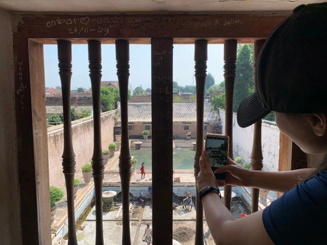 スルタンはこの窓から覗いてたんだね......