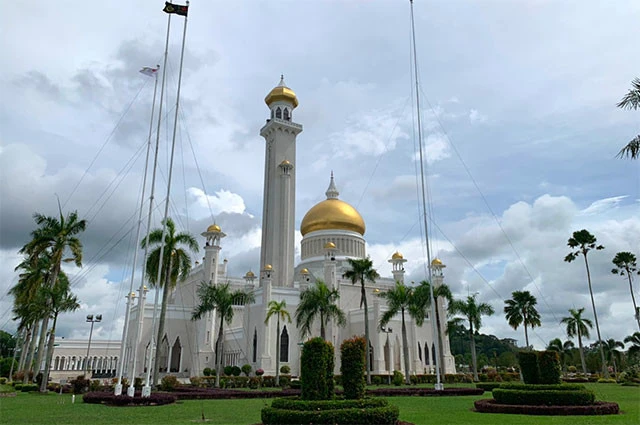 1958年に完成したオールドモスクはブルネイの富の象徴。総工費は約500万米ドル