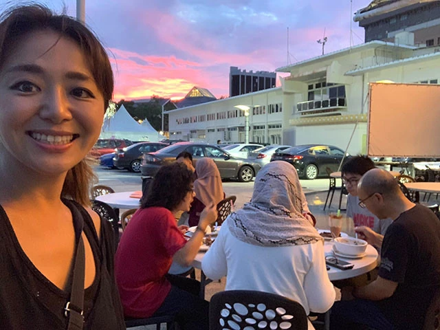 ブルネイ家族とラマダン明けのサンセットイフタール（日没後初めてとる食事）