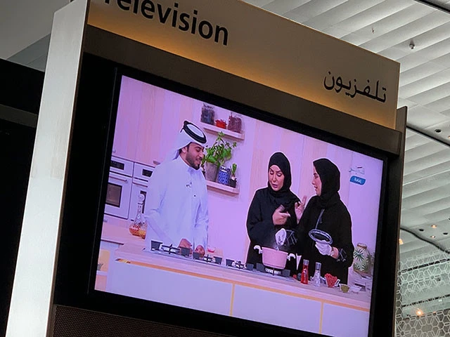 カタールの料理番組は民族衣装でなんだかシュール