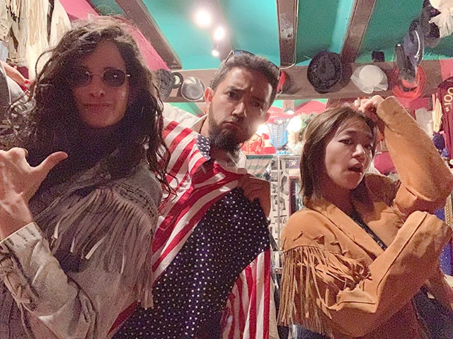 古着屋さんで遊んではいけません