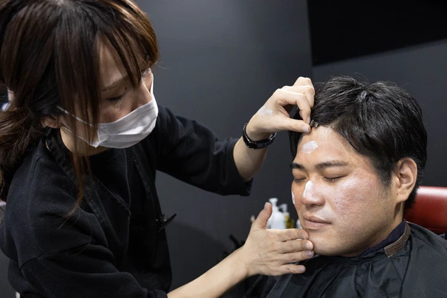 化粧下地は、次につけるものの発色を良くしたり、皮脂くずれを防止する役割もある