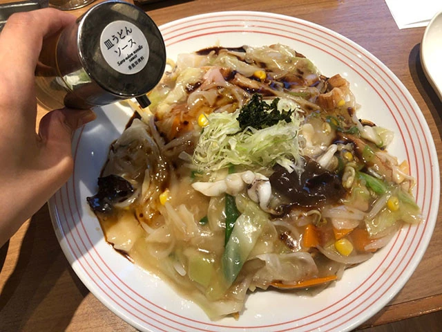 ソースはもちろん、ドレッシングをかけたり、ゆず胡椒を足したりとオリジナルの味が楽しめる