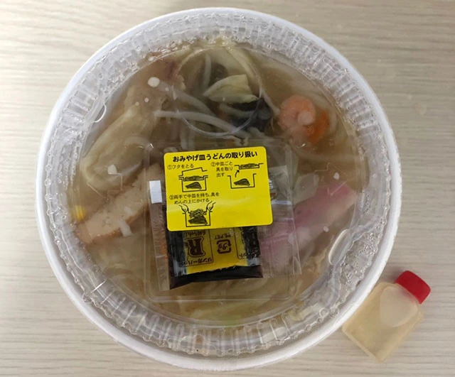 ちゃんぽんや皿うどんは持ち帰り可能。皿うどんは酢やソースもついてくるので自分好みにアレンジ可能