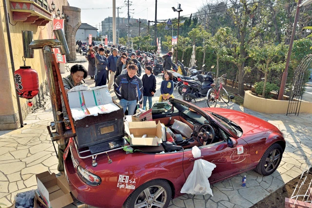 この日は予定していた１００本の焼き芋が夕方までに完売。最近はクルマのイベントに呼ばれて販売することも