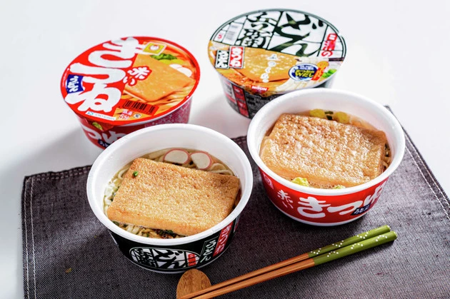 【B級フード研究家・野島慎一郎のバカレシピ】カップうどん界の両巨頭の中身を入れ替えて作るバカレシピ!「スワッピングどん兵衛」