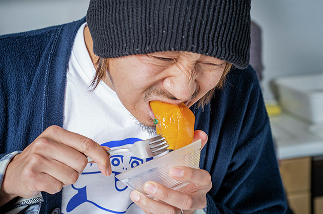 画像 写真 ｂ級フード研究家 野島慎一郎のバカレシピ 果汁グミを溶かして固めて本物のミカンサイズに 超巨大 本当の果汁グミ 週プレnews