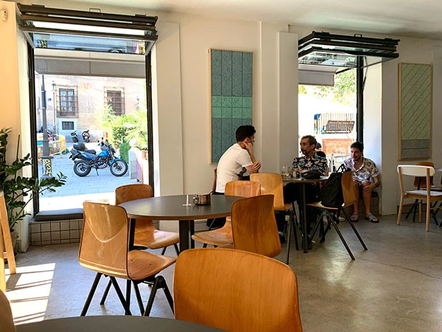 マドリードのおしゃれカフェ男子たち