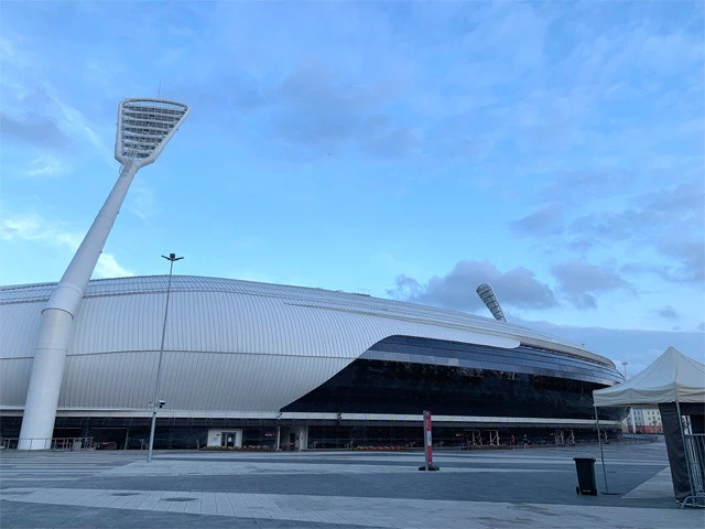 近未来的なディナモ・スタジアム。収容人数は約2万2千人