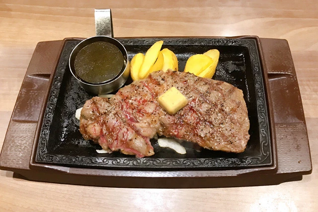 多くの店舗のドリンクバーにドクターペッパーが常備されているという、ドクぺファンにはたまらないお店。食べ放題は一部の店舗で月に一度程度実施。詳しくはステーキガストホームページで確認を