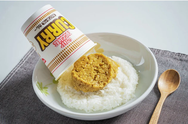 【B級フード研究家・野島慎一郎のバカレシピ】カレーヌードルを煮詰めてたどり着いたカレーの新境地「カレーヌードル 煮込みカレー」