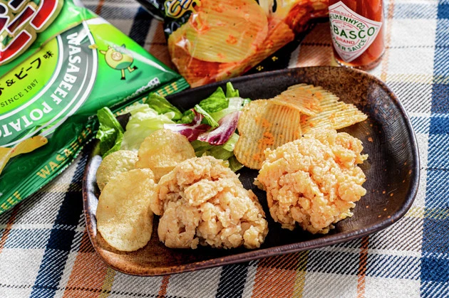 【Ｂ級フード研究家・野島慎一郎のバカレシピ】ド定番ポテチをポテサラ化でおつまみにもおかずにも最適！「わさビーフポテサラ　ピザポテポテサラ」