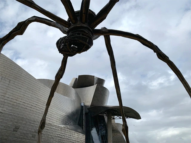 世界に何体もいる蜘蛛オブジェ『ママン』