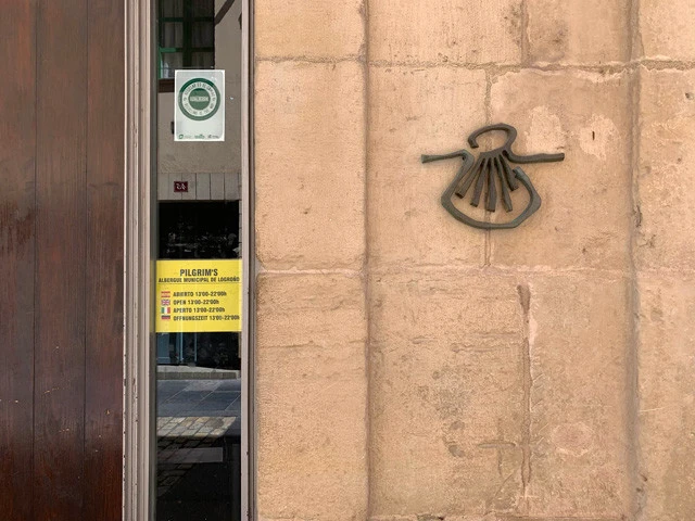 宿の入り口のホタテマーク