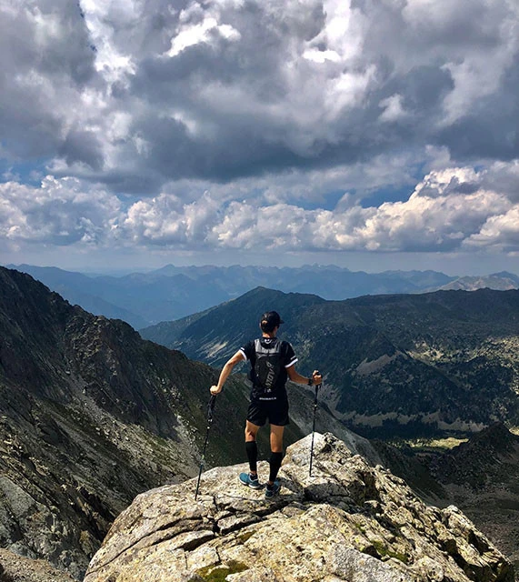 絶景の中を走るんだね！（アントンス提供）