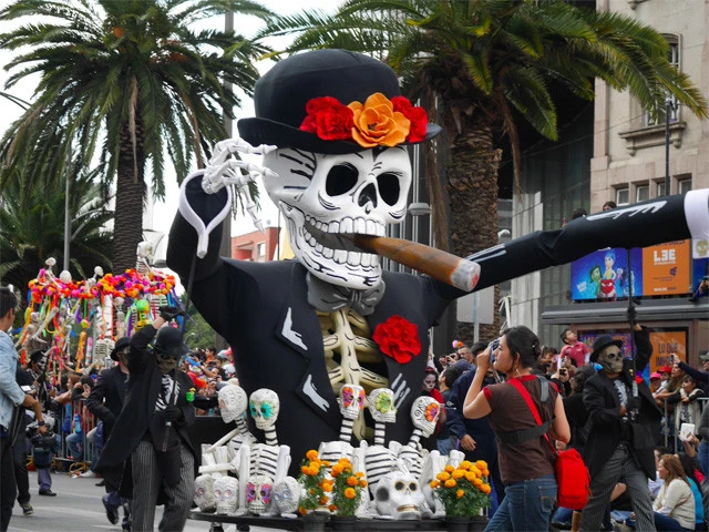 メキシコシティー「死者の祭り」パレード