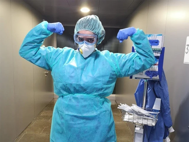 人々を助けるために一生懸命戦う医療現場の人(写真提供:アナの友人)