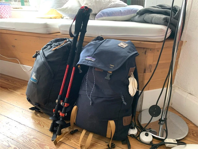 右がホタテの付いたジヒョンのバックパック。左が私のバックパック、てゆうか、ほぼデイパック