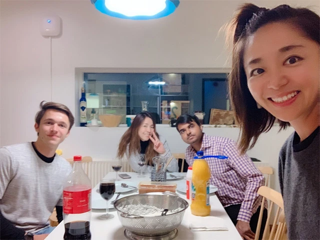 クマの住む寮でチーム顔合わせのディナー