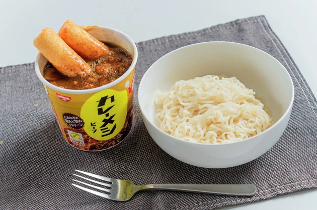 【Ｂ級フード研究家・野島慎一郎のバカレシピ】カレーメシをつけダレにした斬新サッポロ一番「サッポロ一番のカレーメシつけ麺」