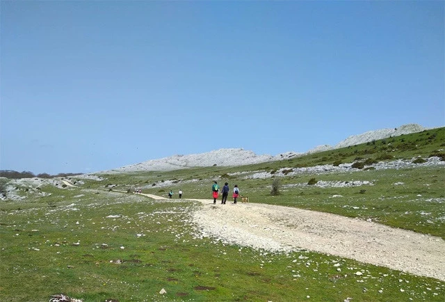 別の惑星かと思うくらい壮大な景色の「Ｌｉｚａｒｒａｇａ」へハイキング