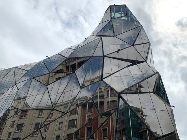 コル・バロー・アーキテクトス設計の「バスク保健衛生局」