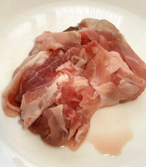 生臭いドリップの流出を防ぐには、電子レンジで解凍せず、鍋などで一気に加熱すべし