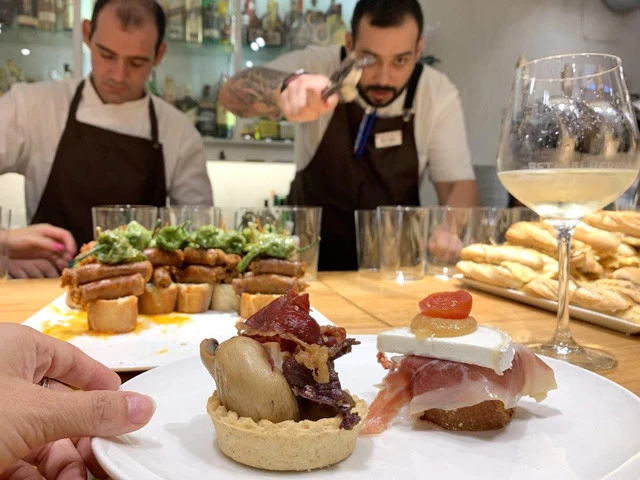 バル「ＢＥＴＩ－ＪＡｉ」。タルトカップのマッシュルームのピンチョス美味しかった