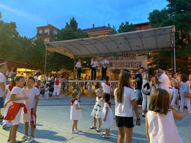 宿の前の広場。私がたかこさんと出会った場所